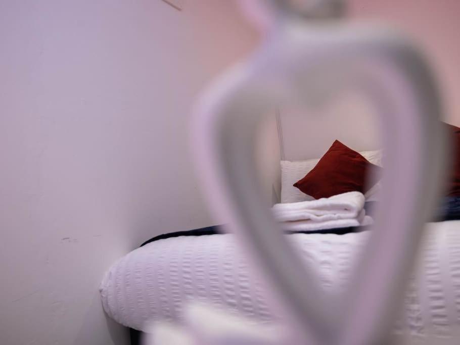 1 Bedroom-Sofabed-Worktable-4-Wifi-Parking لندن المظهر الخارجي الصورة